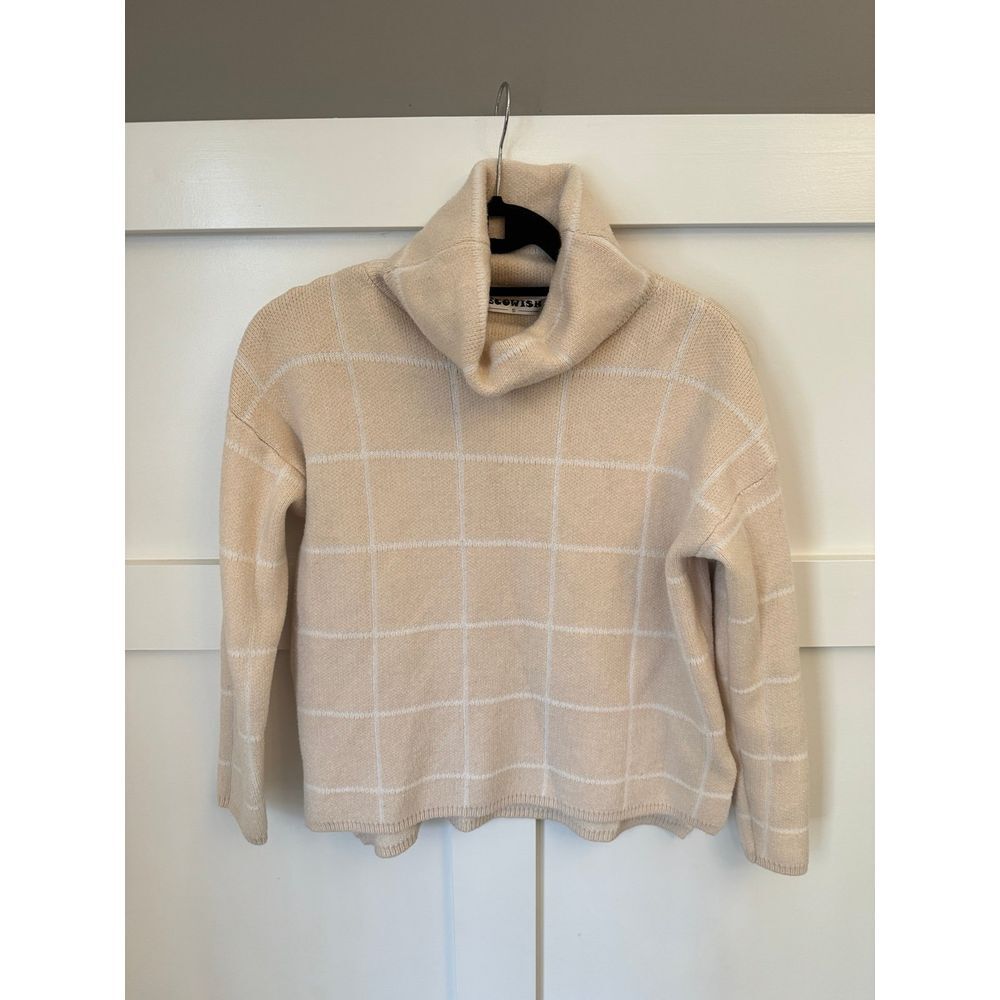 Size small cowl neck sweater‎ EUC